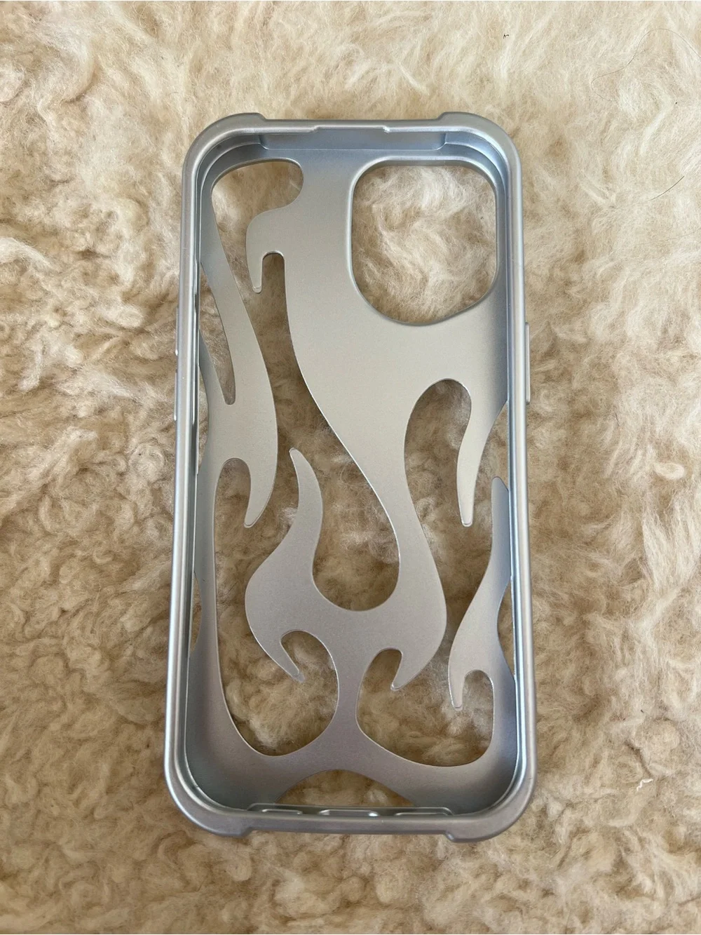 SHEIN Silver Flame Cutout Phone Case